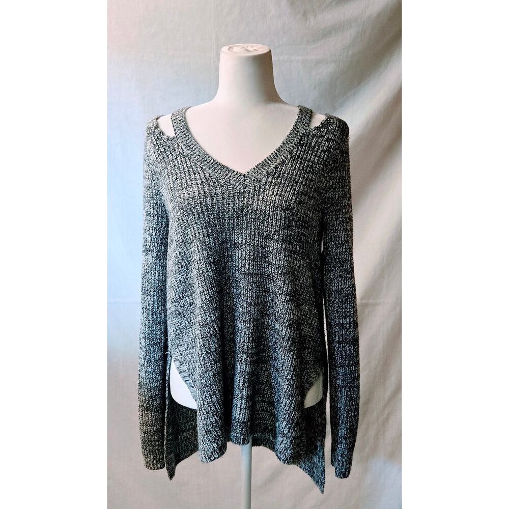 Torrid Gray Knit Sweater Cold Shoulder Cut Out Long Sleeve Size 00 Med/Large